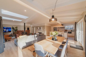 Galaxy 3BR Modern Home with Fireplace Outdoor Spa, Lake Tekapo